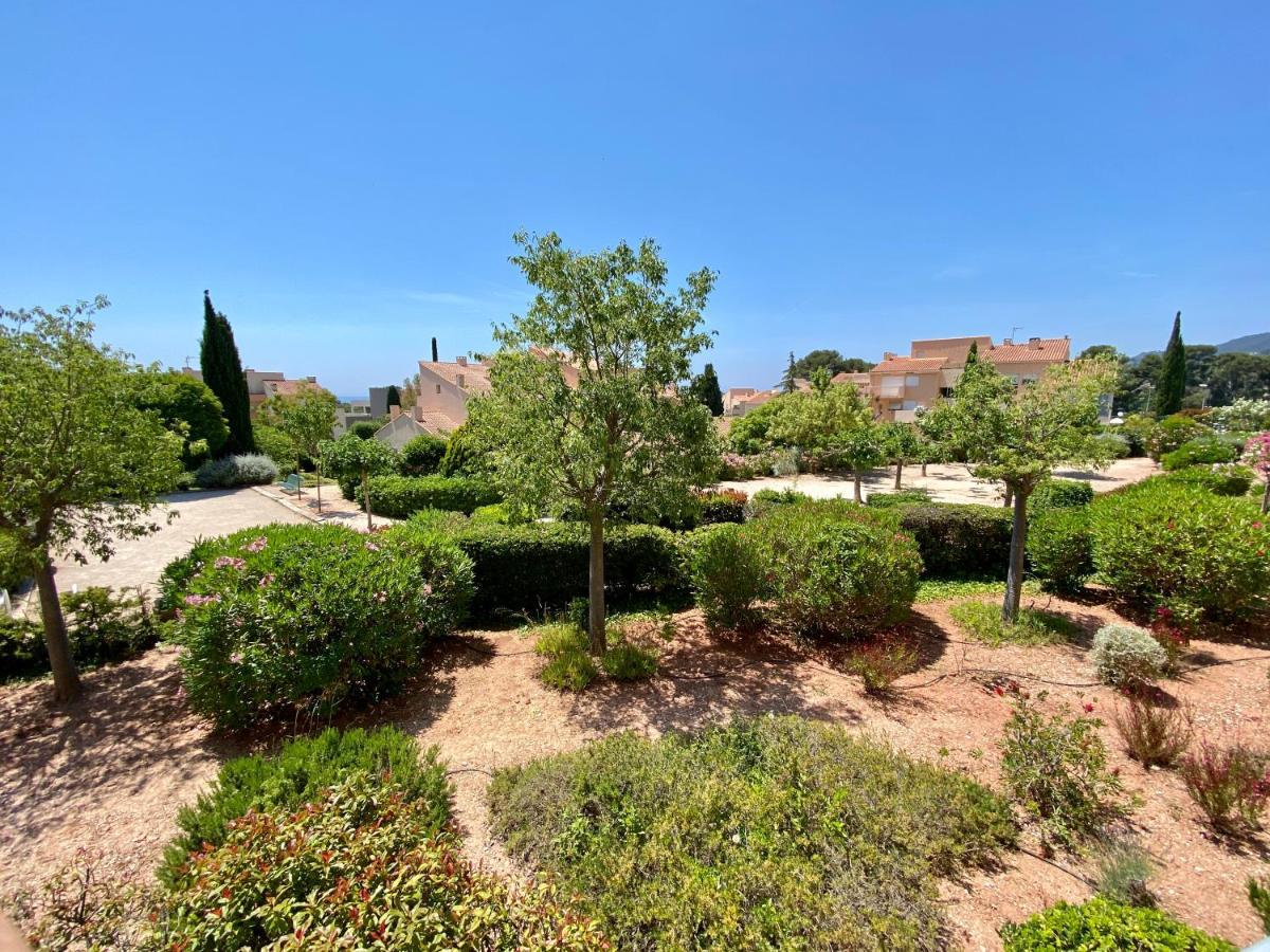 Superbe Appartement Avec Grande Terrasse Carqueiranne Dış mekan fotoğraf